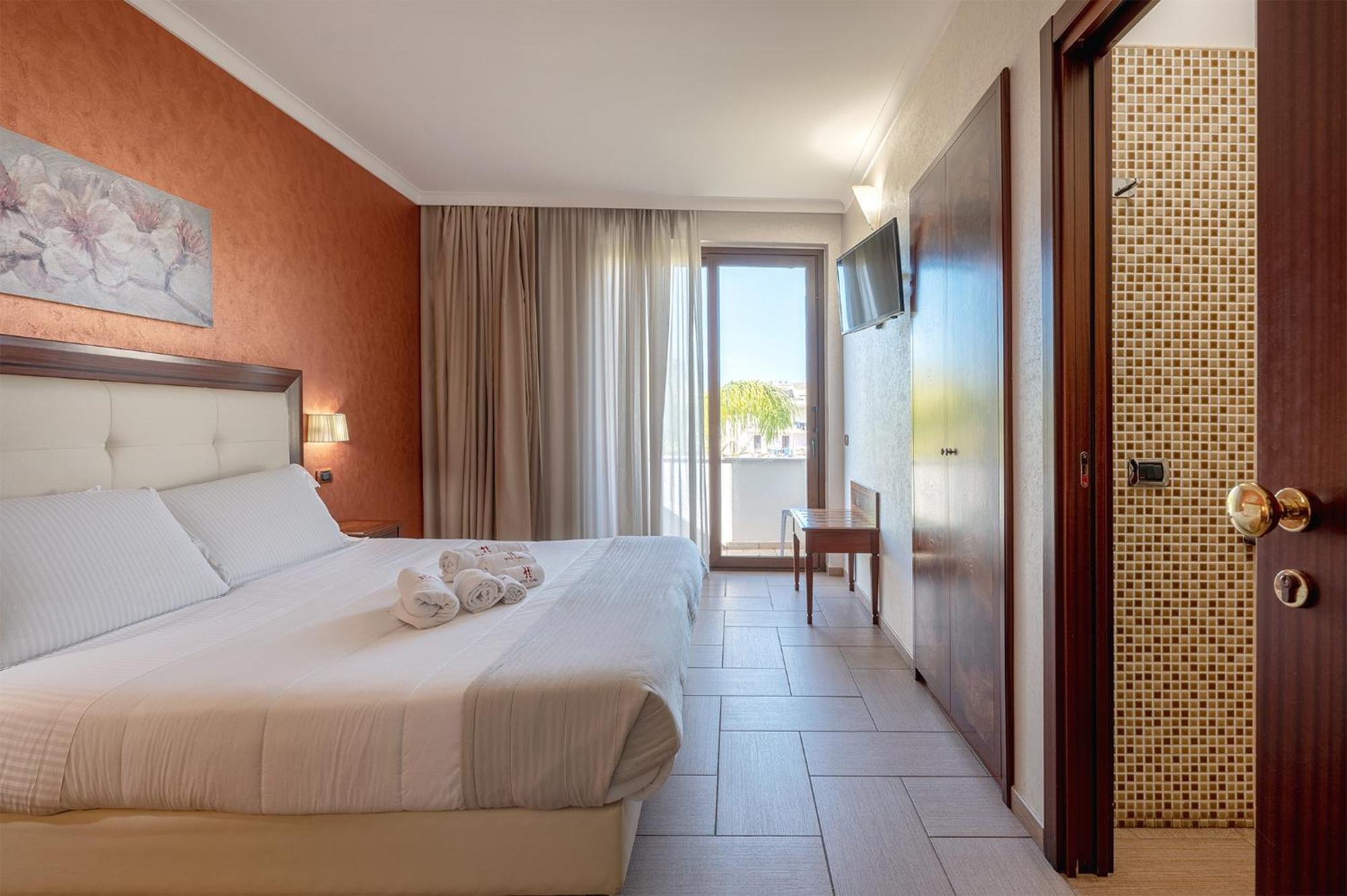 Hotel Flora Ното Екстериор снимка