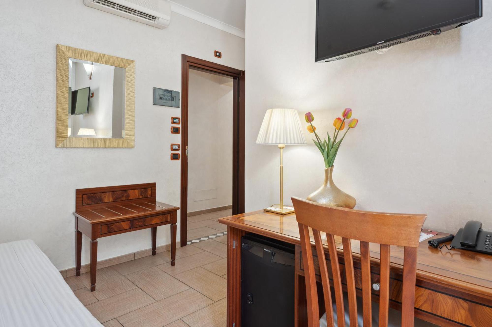 Hotel Flora Ното Екстериор снимка